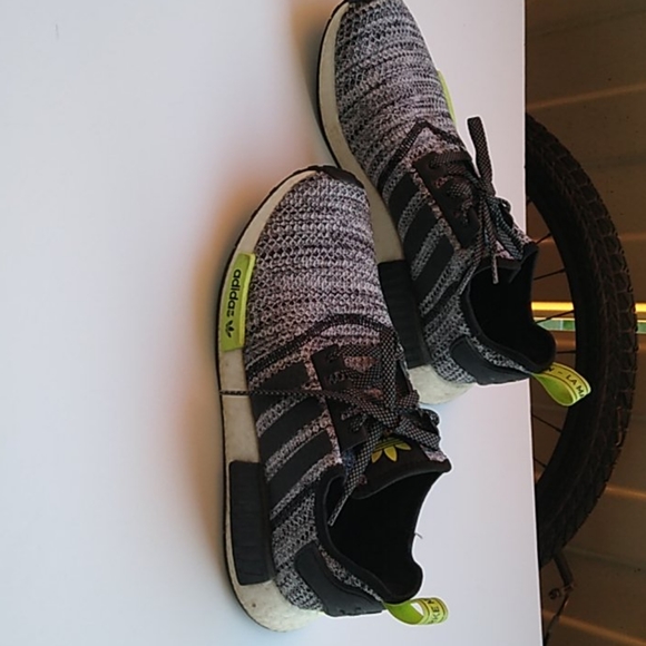Adidas NMD R1 - Picture 2 of 4